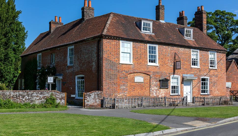 Jane Austen's Chawton and Winchester Tour from London